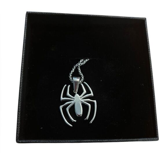 Jewelry - Spider necklace silver colored